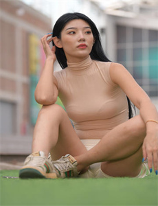 穿卫衣扎什么头发好看